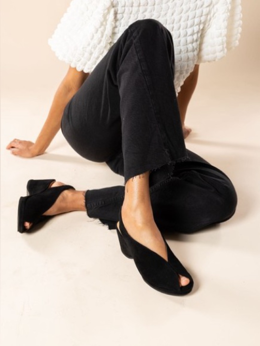 L`AMOUR DES PIEDS
ODETTA
WOMEN'S BLACK LEATHER PLATFORM SANDALS Size 9.5 M
